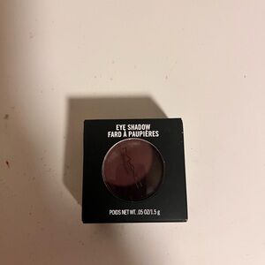 MAC Eye Shadow in shady Santa